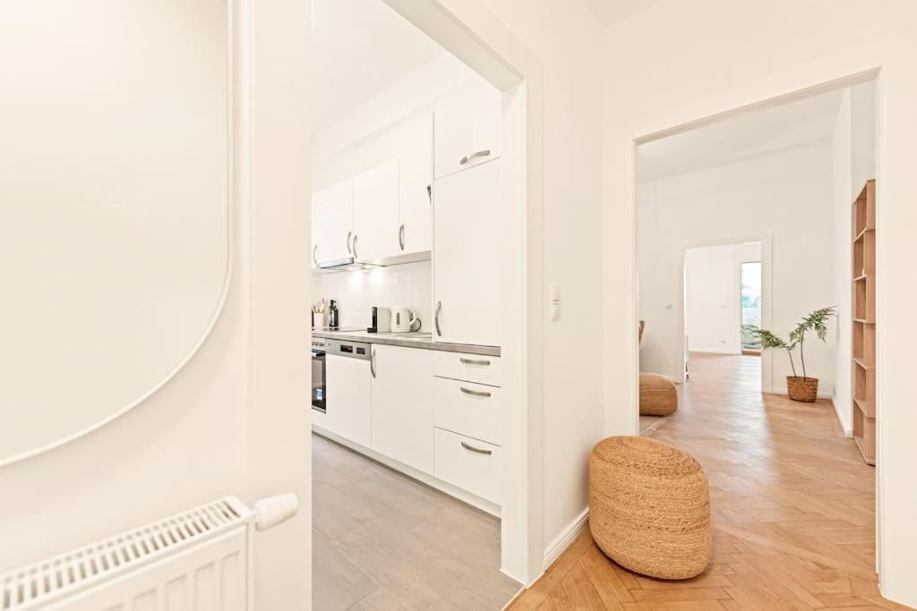 Cozy Apartment In Quiet Location, Fast Train Station 100M Away, Contactless Check-In Vienne Extérieur photo