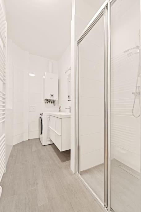 Cozy Apartment In Quiet Location, Fast Train Station 100M Away, Contactless Check-In Vienne Extérieur photo