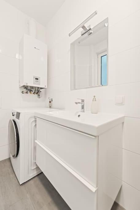 Cozy Apartment In Quiet Location, Fast Train Station 100M Away, Contactless Check-In Vienne Extérieur photo