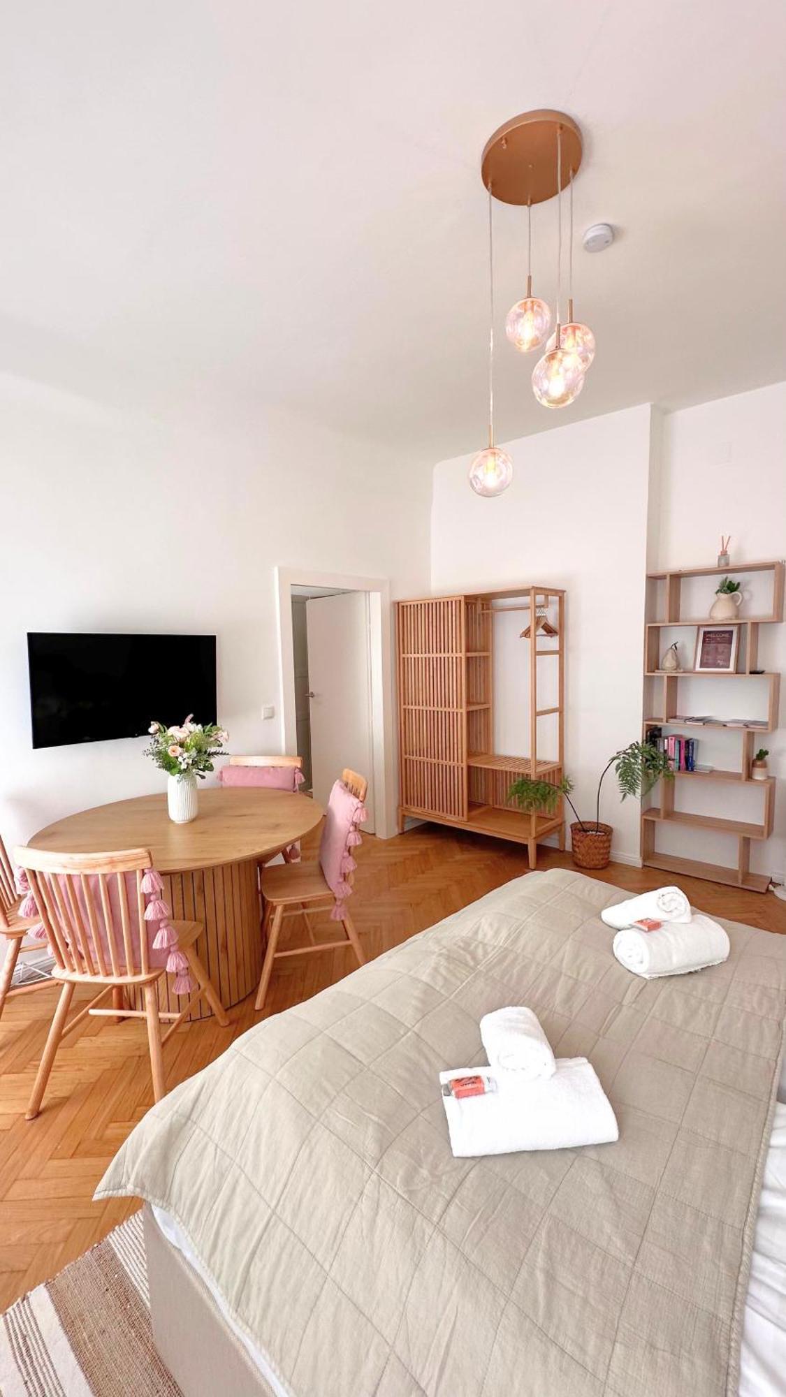 Cozy Apartment In Quiet Location, Fast Train Station 100M Away, Contactless Check-In Vienne Extérieur photo